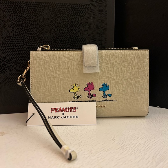 Marc Jacobs Handbags - NWT Marc Jacobs x Peanuts Wrislet